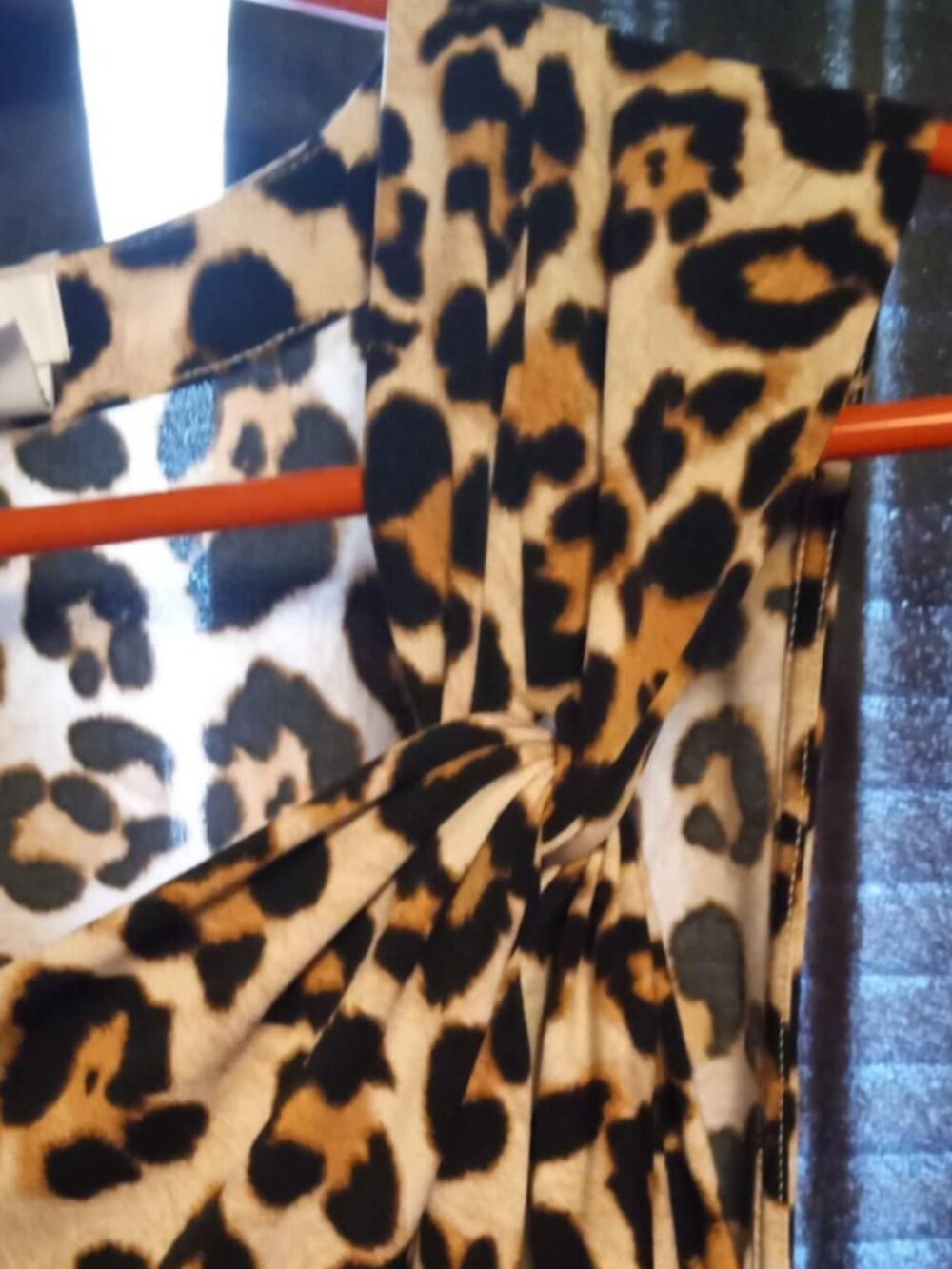 DKNY Sleeveless Top animal print medium side shoulder wrap - Picture 2 of 3